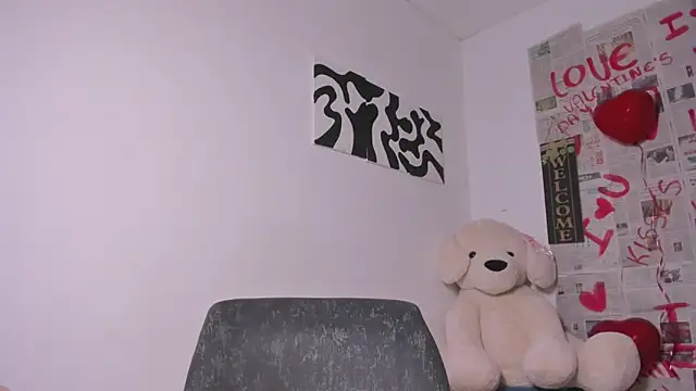 Snapshot of Nia13 chatting on 02.17.26 Nia13 online show from 02.17.26