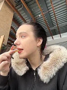 MiaTee online show from 03.03.26