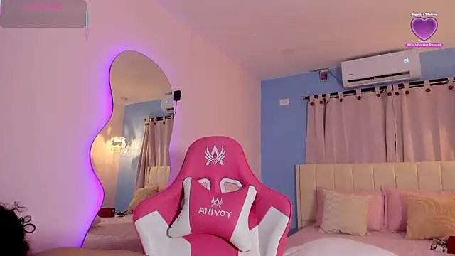 Snapshot of LOU_22_ chatting on 02.10.26 LOU 22 online show from 02.10.26