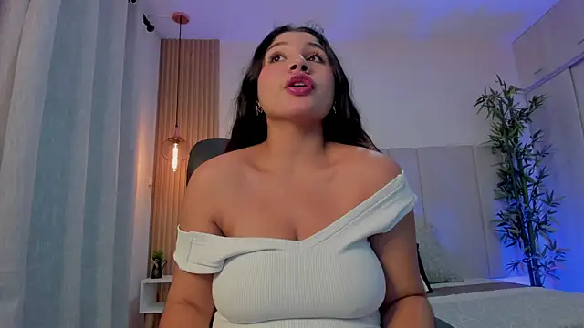 Snapshot of Victoria_Rosee chatting on 06.10.26 Victoria Rosee online show from 06.10.26