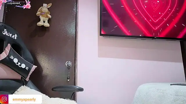 Snapshot of emyxpearly chatting on 03.02.26 emyxpearly online show from 03.02.26