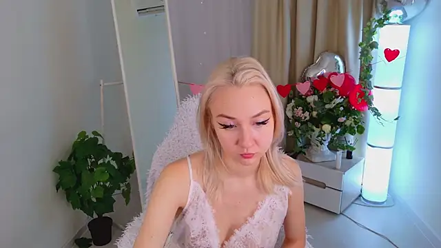 Snapshot of Audrey_Kiss chatting on 02.08.26 Audrey Kiss online show from 02.08.26