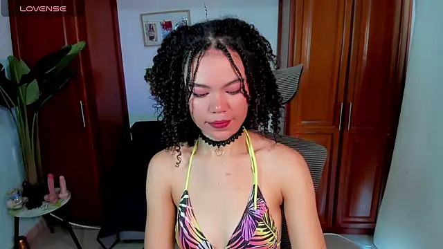 Snapshot of Monic_Bellucci chatting on 02.27.26 Monic Bellucci online show from 02.27.26