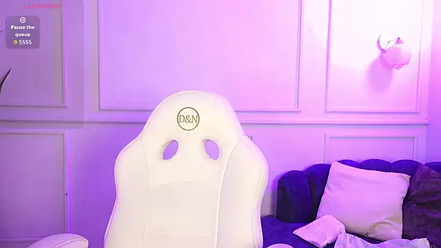 Lia Velez  online show from 03.25.26