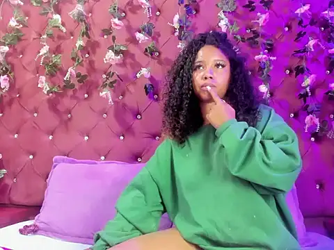 Snapshot of Lunaa_Brunettee chatting on 02.05.26 Lunaa Brunettee online show from 02.05.26