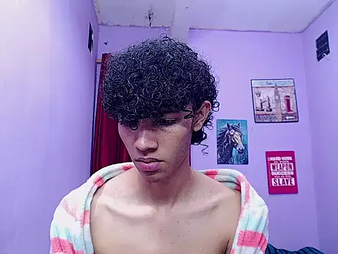 Snapshot of bigcock_twinks chatting on 02.21.26 bigcock twinks online show from 02.21.26