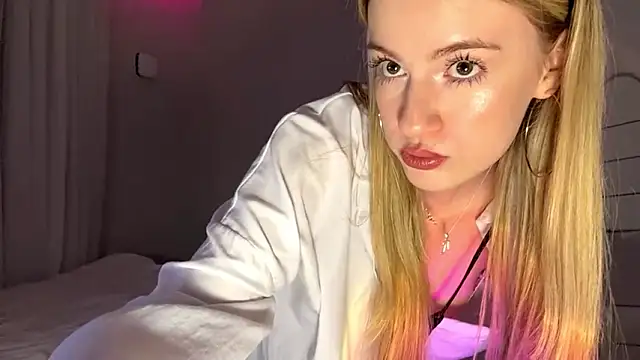 Snapshot of Between_Eeys chatting on 02.11.26 Between Eeys online show from 02.11.26