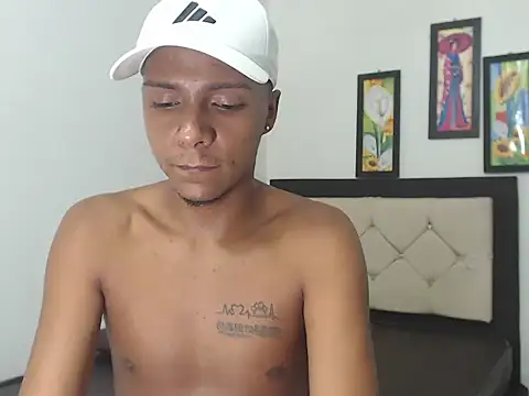 Snapshot of hotboyluxe chatting on 02.25.26 hotboyluxe online show from 02.25.26