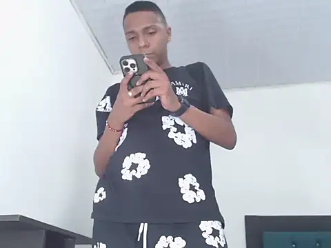 Snapshot of hotboyluxe chatting on 04.26.26 hotboyluxe online show from 04.26.26