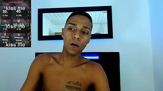 Snapshot of hotboyluxe chatting on 07.03.26 hotboyluxe online show from 07.03.26