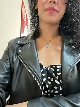 SirenStell0 online show from 04.10.26