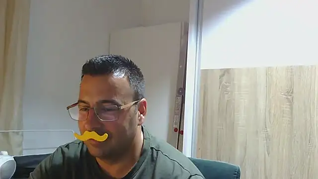 Snapshot of VanillaTime78-Jorge chatting on 05.14.26 VanillaTime78-Jorge online show from 05.14.26