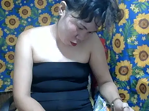 Snapshot of Sexy_HotPussy4u chatting on 04.27.26 Sexy HotPussy4u online show from 04.27.26