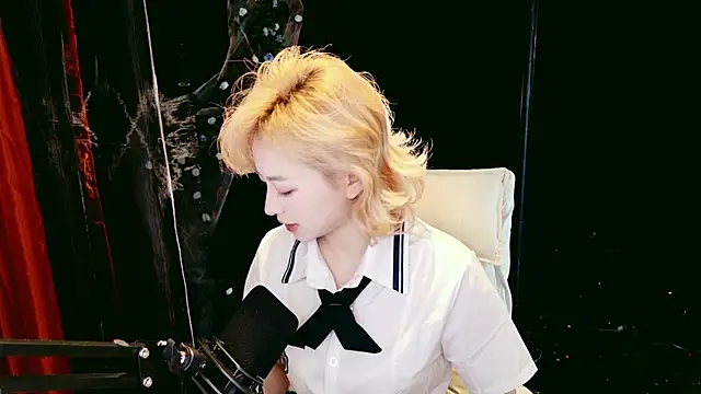 Lady-Mia777 online show from 02.12.26