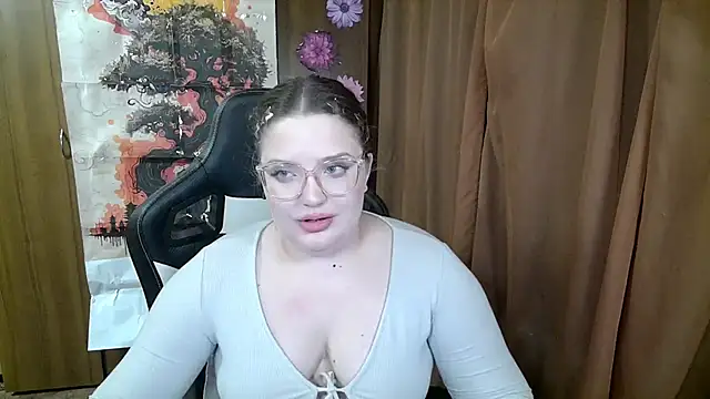 Snapshot of Teasing_Dora chatting on 04.19.26 Teasing Dora online show from 04.19.26
