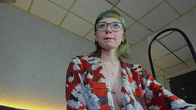 Snapshot of Scarle_Whisper chatting on 02.27.26 Scarle Whisper online show from 02.27.26