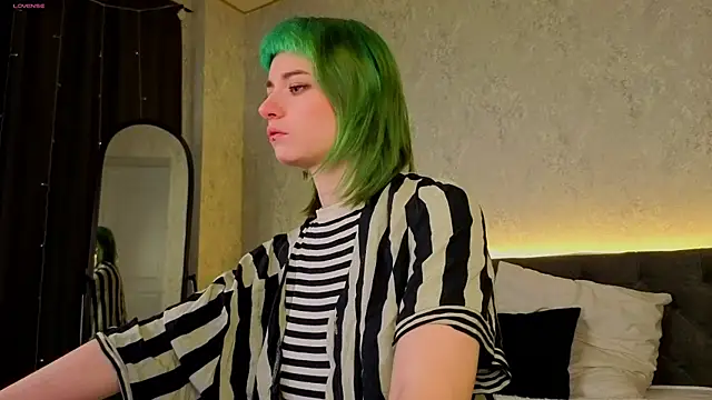 Scarle Whisper online show from 04.04.26