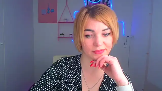 CuttieEmma online show from 04.15.26