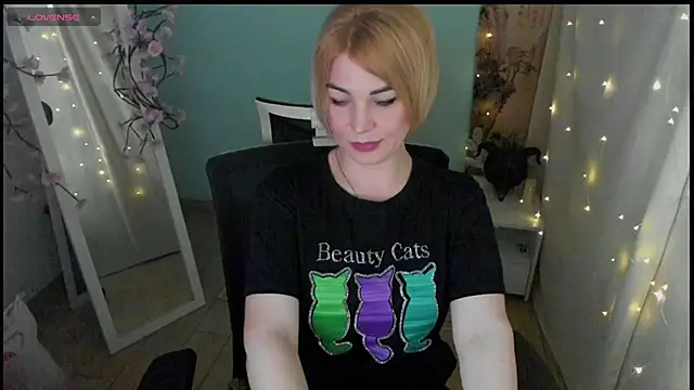 Snapshot of CuttieEmma chatting on 05.07.26 CuttieEmma online show from 05.07.26