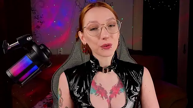 Snapshot of Vamp_Mila chatting on 04.28.26 Vamp Mila online show from 04.28.26