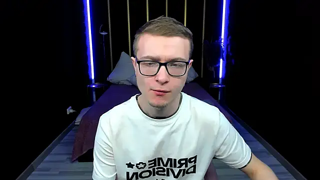Snapshot of Emmit_Barker chatting on 05.20.26 Emmit Barker online show from 05.20.26