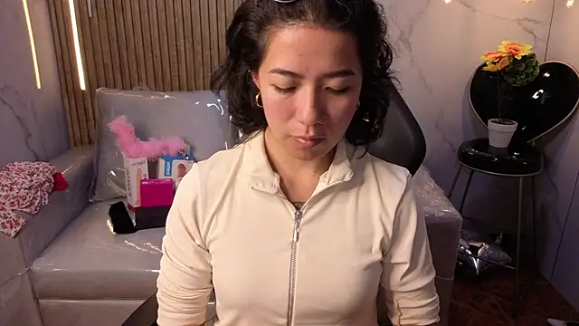 Snapshot of Lynn_turner chatting on 02.25.26 Lynn turner online show from 02.25.26