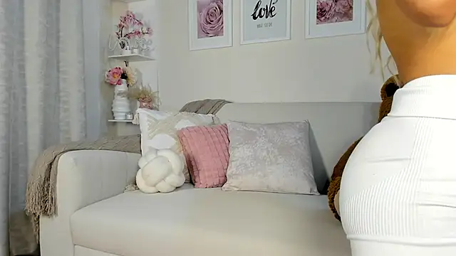 Snapshot of Mia_Rosee1 chatting on 02.13.26 Mia Rosee1 online show from 02.13.26