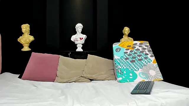 Snapshot of BellaSky1 chatting on 02.17.26 BellaSky1 online show from 02.17.26