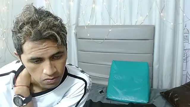 Snapshot of Cecilia_and_Carlos chatting on 02.14.26 Cecilia and Carlos online show from 02.14.26