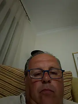 Snapshot of YachtCaptain10 chatting on 05.10.26 YachtCaptain10 online show from 05.10.26