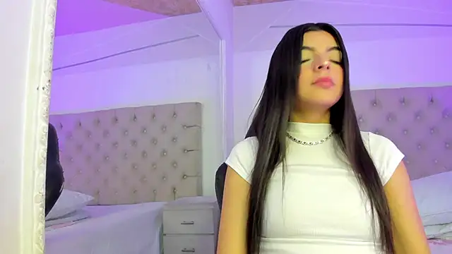 Snapshot of KarelyMitchel chatting on 02.18.26 KarelyMitchel online show from 02.18.26