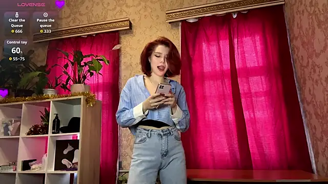 Snapshot of LaurynGeisinger chatting on 02.05.26 LaurynGeisinger online show from 02.05.26