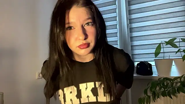 Snapshot of Sarahsolara chatting on 02.17.26 Sarahsolara online show from 02.17.26