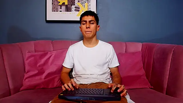 Snapshot of Aron_pulse chatting on 02.17.26 Aron pulse online show from 02.17.26