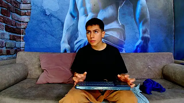 Snapshot of Aron_pulse chatting on 02.18.26 Aron pulse online show from 02.18.26