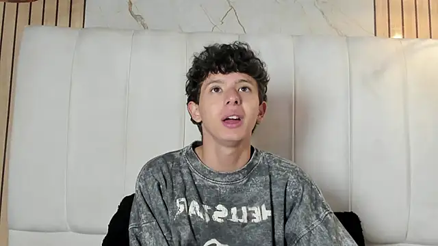 Snapshot of David_Roy_ chatting on 02.19.26 David Roy online show from 02.19.26