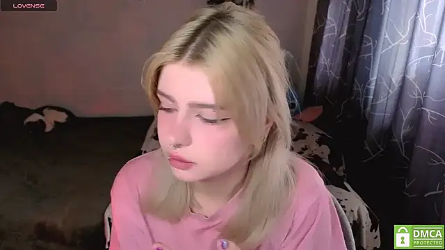 Snapshot of MoonlightGrace chatting on 04.22.26 MoonlightGrace online show from 04.22.26