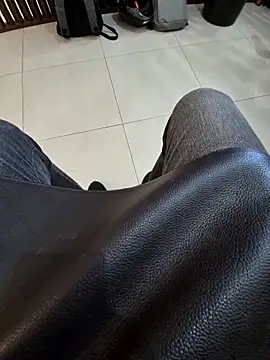 Snapshot of biel13cm chatting on 02.04.26 biel13cm online show from 02.04.26