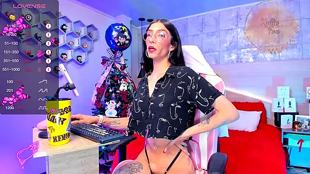 Snapshot of kylliefox_ chatting on 12.27.24 kylliefox online show from 12.27.24