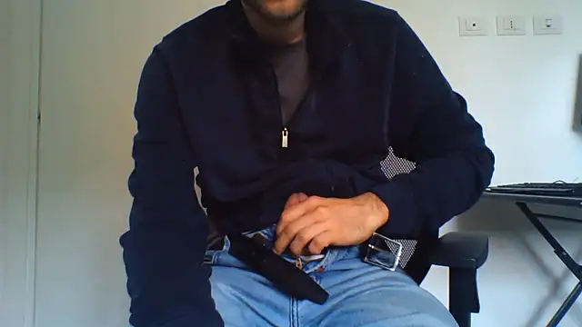 Snapshot of andre_italy chatting on 05.03.26 andre italy online show from 05.03.26