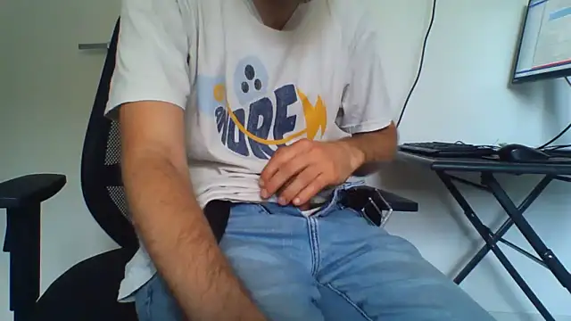 Snapshot of andre_italy chatting on 05.04.26 andre italy online show from 05.04.26