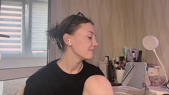 Snapshot of KimberleyBarfield chatting on 04.14.26 KimberleyBarfield online show from 04.14.26