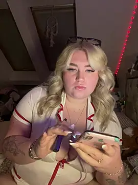 Snapshot of TwoWayT_xx chatting on 03.02.26 TwoWayT xx online show from 03.02.26