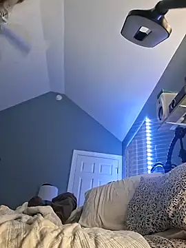 Snapshot of TrndSettr chatting on 02.16.26 TrndSettr online show from 02.16.26