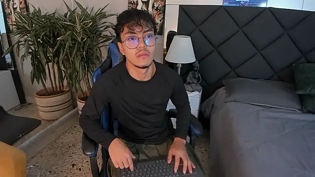 Snapshot of kai_storn chatting on 03.07.26 kai storn online show from 03.07.26