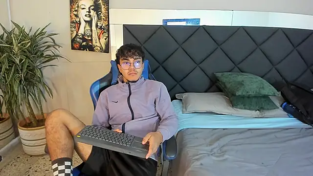 Snapshot of kai_storn chatting on 03.10.26 kai storn online show from 03.10.26