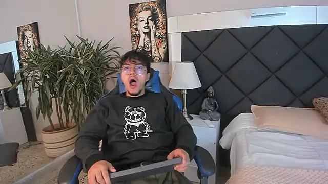 Snapshot of kai_storn chatting on 03.14.26 kai storn online show from 03.14.26