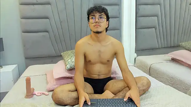 Snapshot of kai_storn chatting on 03.18.26 kai storn online show from 03.18.26