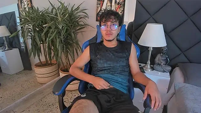 Snapshot of kai_storn chatting on 03.19.26 kai storn online show from 03.19.26