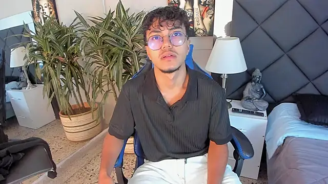 Snapshot of kai_storn chatting on 04.04.26 kai storn online show from 04.04.26